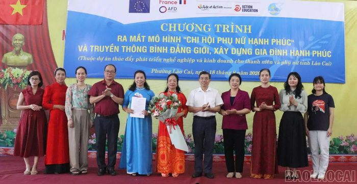 Tổ dân phố số 32 Lào Cai, phường Lào Cai ra mắt mô hình “Chi hội Phụ nữ hạnh phúc”.
