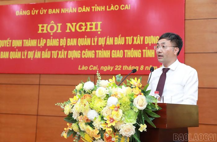 Đồng chí Đinh Văn Đăng - Bí thư Đảng ủy, Giám đốc Ban Quản lý dự án đầu tư xây dựng tỉnh Lào Cai phát biểu nhận nhiệm vụ tại hội nghị.