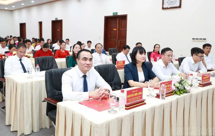 Các đại biểu dự hội nghị.