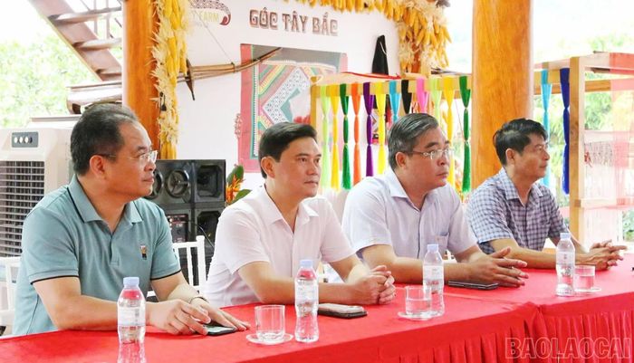 Đại biểu dự buổi gặp mặt.