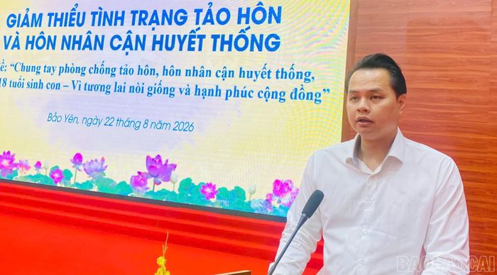Lãnh đạo tỉnh đoàn Lào Cai tham luận tại hội thảo.