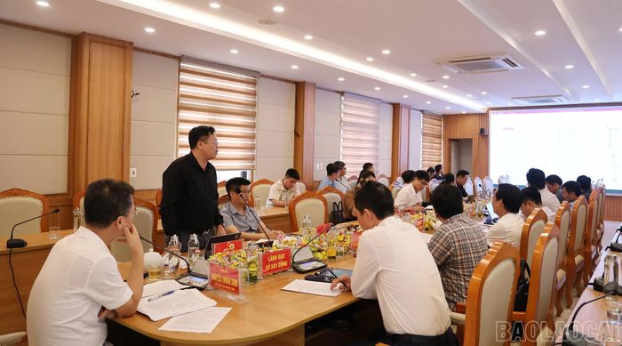 Quang cảnh cuộc làm việc.