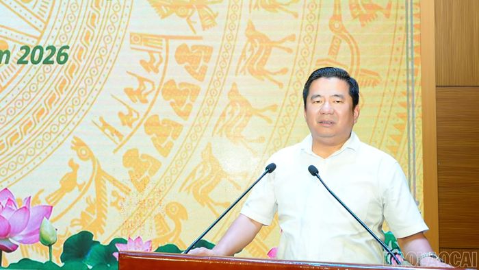 Đồng chí Tô Ngọc Liễn - Ủy viên Ban Chấp hành Đảng bộ tỉnh, Bí thư Đảng ủy, Chủ tịch HĐND phường phát biểu tại hội nghị.