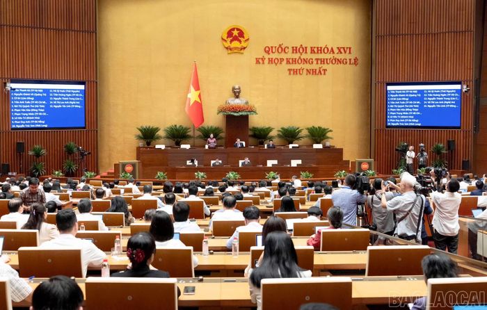 Quang cảnh phiên họp chiều 22/8.