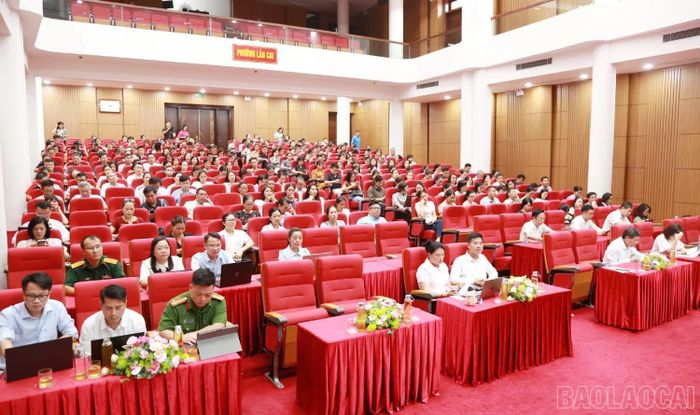 Các đại biểu dự hội nghị.