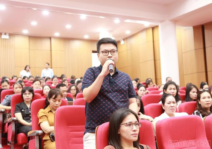 Một số phụ huynh quan tâm đến bữa ăn bán trú của học sinh đầu năm học mới, vấn đề ngăn chặn bạo lực học đường.