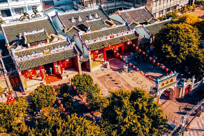 Miếu Quan Thánh là 1 trong 2 thiết chế tín ngưỡng thờ cúng cổ nhất của người Hoa ở phía Đông tỉnh