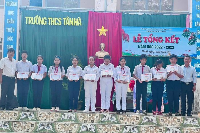 Có lẽ đó cũng chính là ý nghĩa đẹp nhất của sự trở về: “gieo lại ngọn lửa mà năm xưa mình từng được nhận”