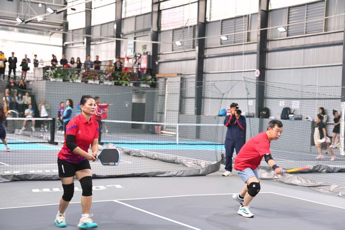 Pickleball nam nữ phối hợp ở nội dung lãnh đạo