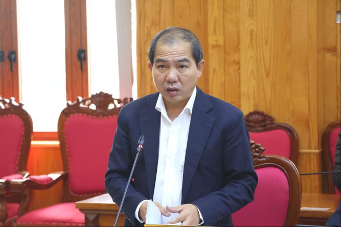 Giám đốc Sở Tài chính Lê Ngọc Tiến báo cáo tiến độ thực hiện giải ngân vốn các chương trình MTQG