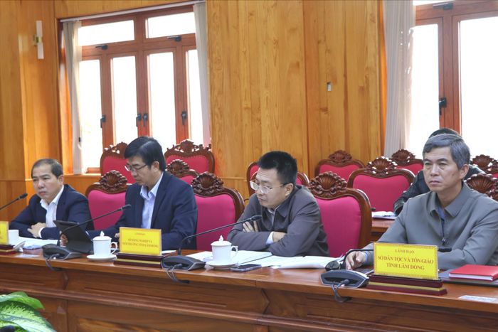 Lãnh đạo các sở, ngành tham dự cuộc họp