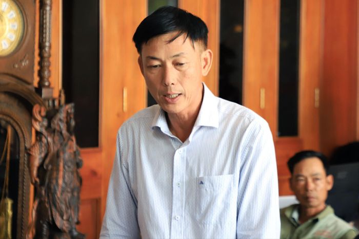 Bí thư Đảng ủy xã Quảng Trực Dương Huy Toàn báo cáo công tác chuẩn bị năm học mới