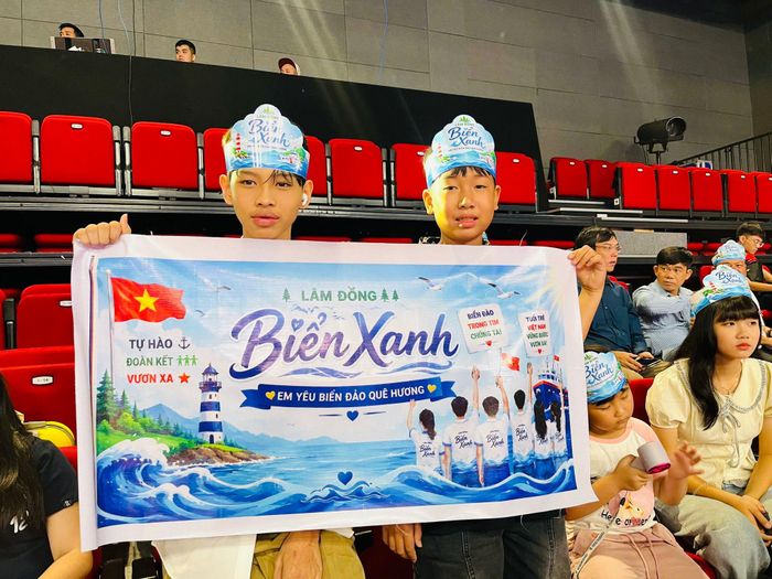 Cổ động viên cho Đội thi Biển xanh