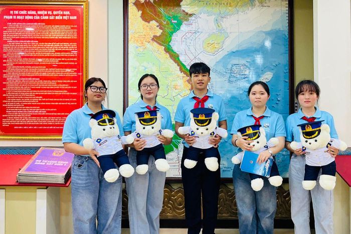 5 thành viên chính thức của Đội thi Lâm Đồng tham gia cuộc thi
