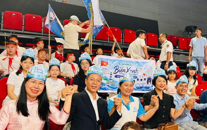 Các đại biểu tỉnh Lâm Đồng tham dự và cổ vũ cuộc thi