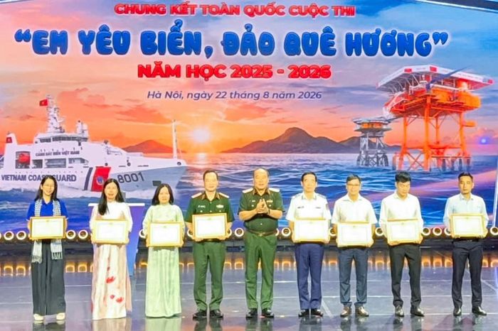 Khen thưởng các cá nhân
