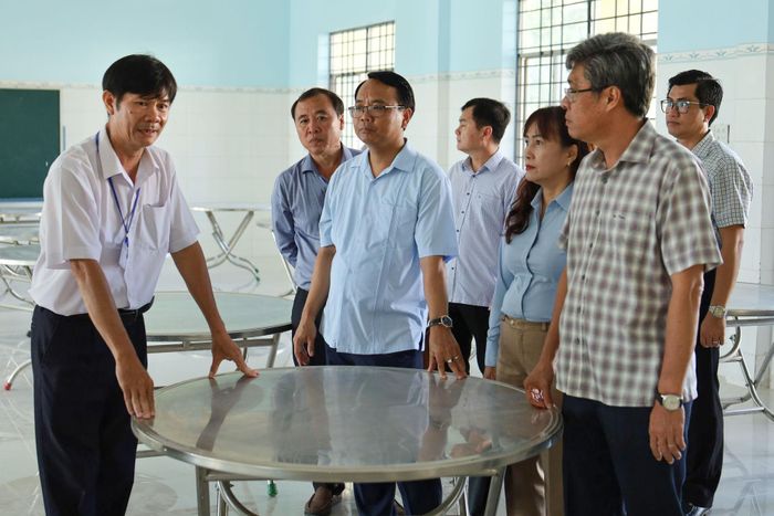 Đồng chí Đặng Hồng Sỹ, Phó Bí thư Thường trực Tỉnh ủy, cùng Đoàn công tác kiểm tra công tác chuẩn bị năm học 2026 - 2027 tại Trường Phổ thông Dân tộc nội trú.