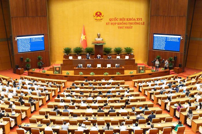 Hội trường Diên Hồng sáng 22/8