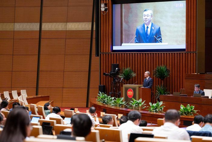 Bộ trưởng Bộ Tài chính Ngô Văn Tuấn giải trình các vấn đề đại biểu quan tâm.