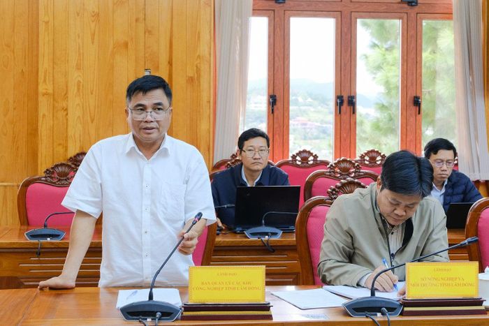 Ông Phan Dương Cường, Trưởng ban Quản lý Các Khu Công nghiệp tỉnh Lâm Đồng báo cáo tình hình