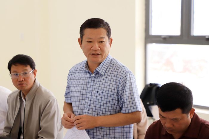 Chủ tịch UBND xã Thuận An Phan Bá Tịnh báo cáo công tác chuẩn bị năm học