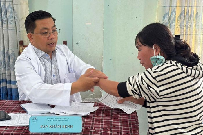 Người dân Vĩnh Hảo được khám bệnh miễn phí