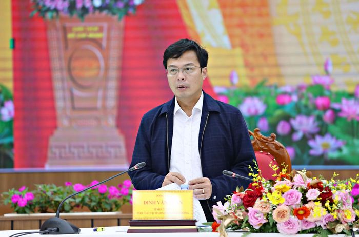 Đồng chí Đinh Văn Tuấn, Tỉnh ủy viên, Phó Chủ tịch UBND tỉnh Lâm Đồng phát biểu kết luận cuộc họp
