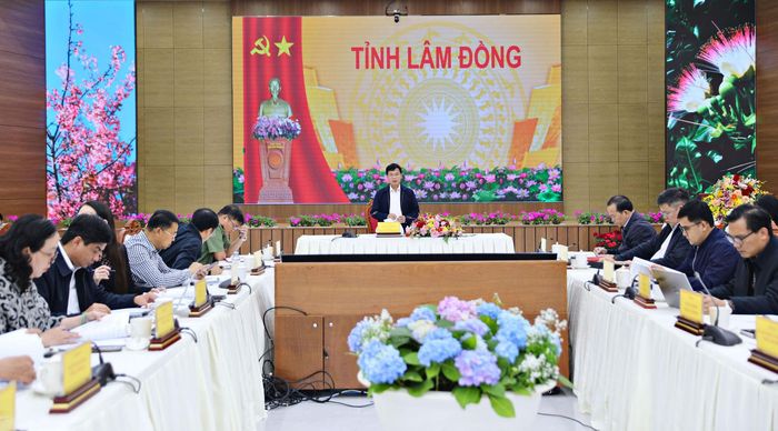 Quang cảnh cuộc họp
