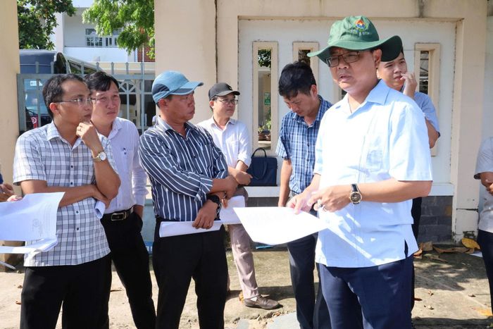 Đồng chí Đặng Hồng Sỹ, Phó Bí thư Thường trực Tỉnh ủy Lâm Đồng yêu cầu làm rõ trách nhiệm của từng đơn vị, cá nhân liên quan đến tiến độ dự án