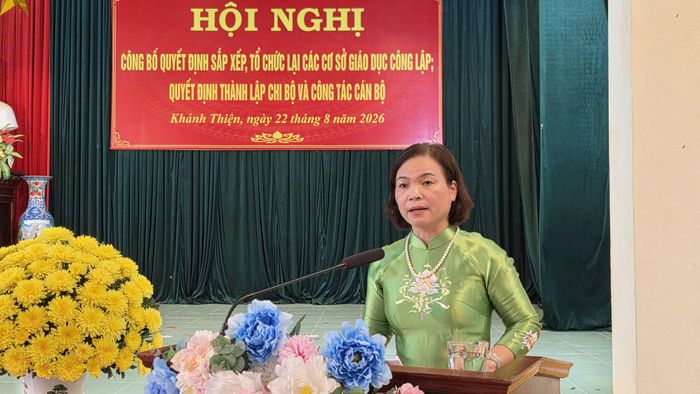 Lãnh đạo xã Khánh Thiện phát biểu tại hội nghị. Ảnh: Thủy Lam