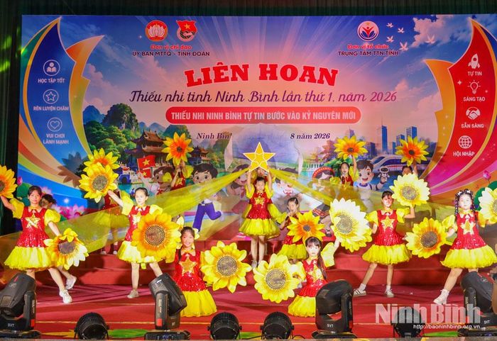 Biểu diễn văn nghệ tại Liên hoan.