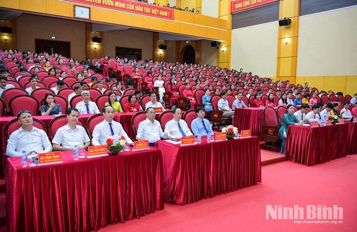 Các đại biểu dự hội nghị.