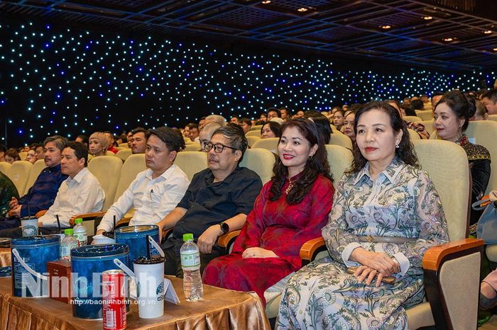 Các đại biểu dự lễ ra mắt phim “Hộ linh tráng sĩ - Bí ẩn mộ vua Đinh”.