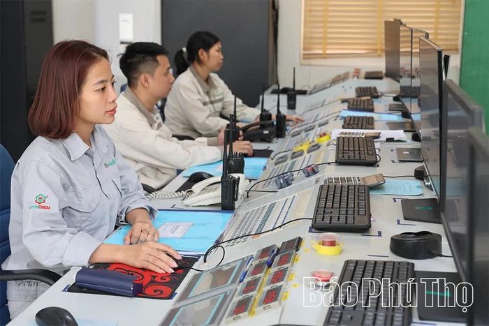 Công ty Cổ phần Hóa chất Việt Trì đẩy mạnh chuyển đổi số, đổi mới công nghệ nâng cao hiệu quả sản xuất kinh doanh.