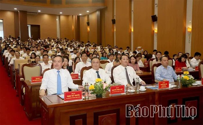 Các đại biểu dự hội nghị.