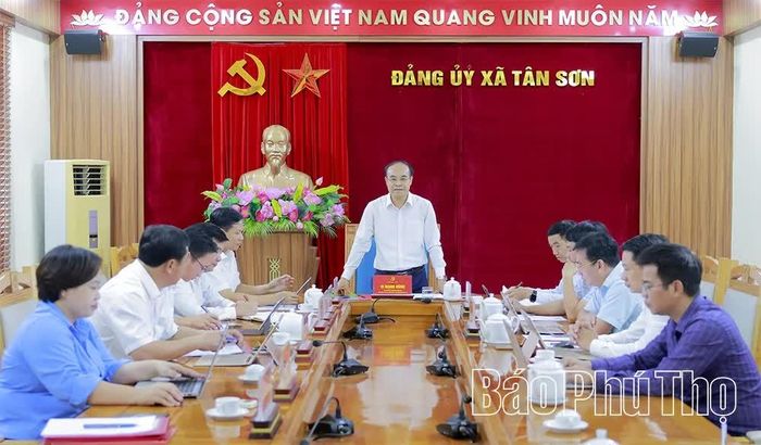 Đồng chí Giám đốc Báo và Phát thanh, truyền hình Phú Thọ Vi Mạnh Hùng phát biểu kết luận buổi làm việc.