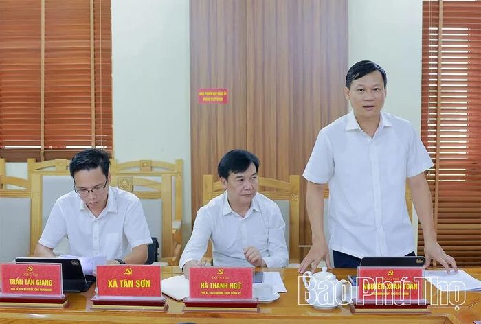 Lãnh đạo xã Tân Sơn phát biểu, kiến nghị các nội dung.
