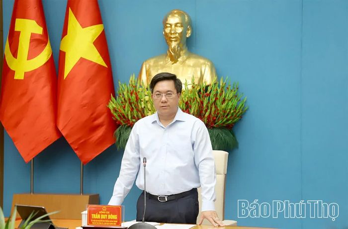 Chủ tịch UBND tỉnh Trần Duy Đông phát biểu chỉ đạo hội nghị.