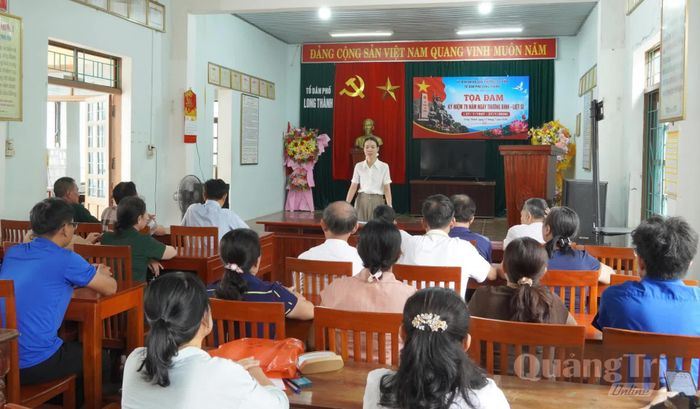 Một buổi sinh hoạt chi bộ ở tổ dân phố Long Thành - Ảnh: H.L