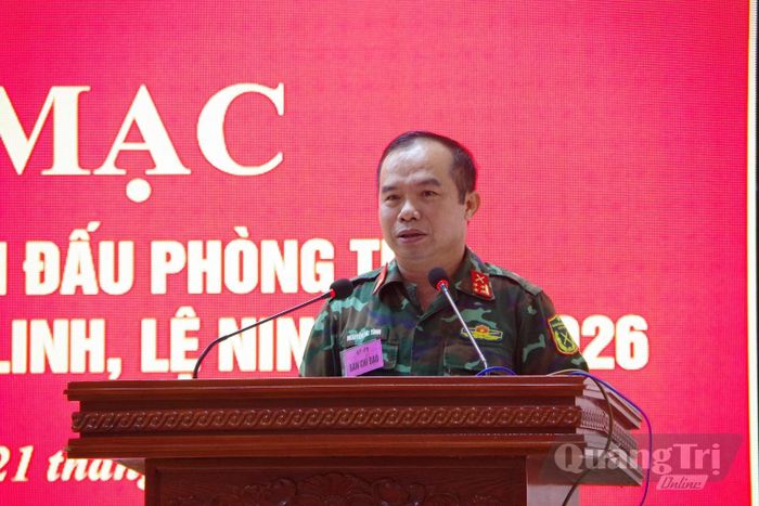 Đồng chí đại tá Nguyễn Tài Tình, Phó Chỉ huy trưởng-Tham mưu trưởng Bộ Chỉ huy Quân sự tỉnh, Phó trưởng Ban Thường trực Ban Tổ chức, Tổng đạo diễn diễn tập phát biểu nhận xét nội dung thực binh - Ảnh: X.D