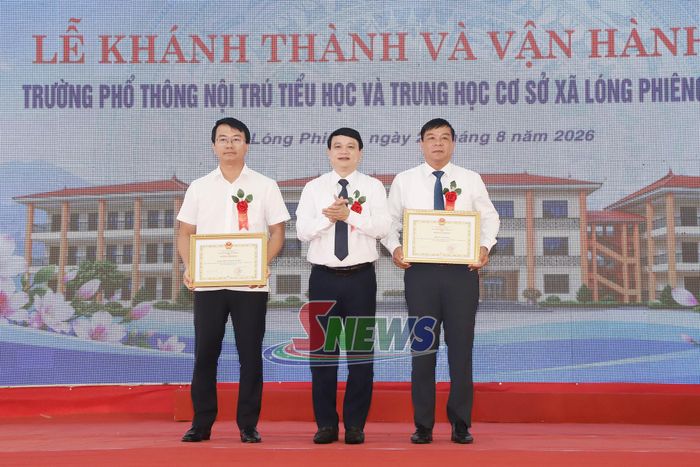 Các tập thể nhận Bằng khen của Chủ tịch UBND tỉnh.