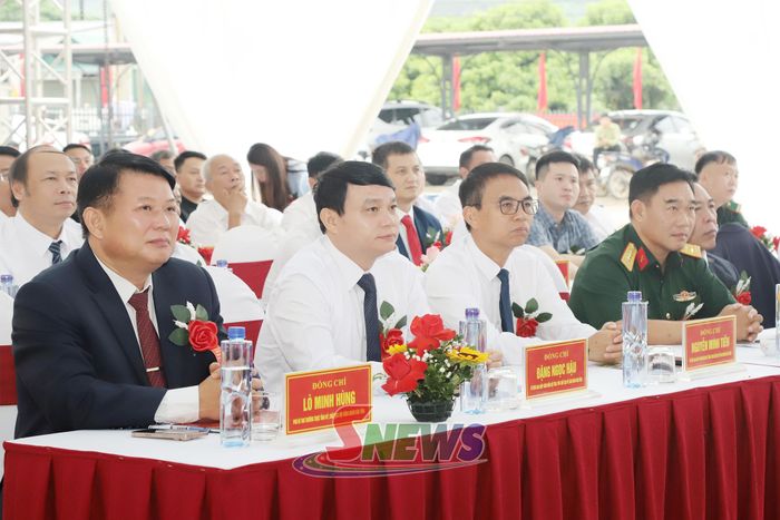 Các đại biểu dự lễ khánh thành.