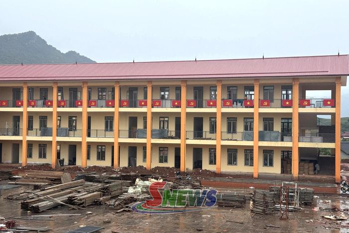 Khối lớp học đang hoàn thiện.