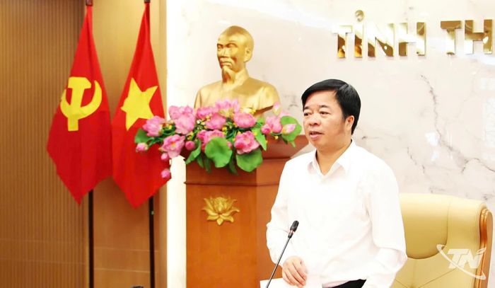 Đồng chí Bùi Văn Lương, Phó Bí thư Tỉnh ủy, Chủ tịch HĐND tỉnh, Bí thư Đảng ủy HĐND tỉnh chủ trì Hội nghị.