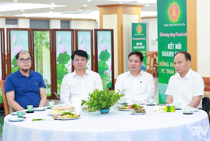 Các đại biểu tham dự chương trình.