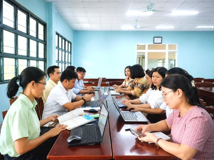 Giáo viên trao đổi phương pháp đổi mới dạy học môn tin học