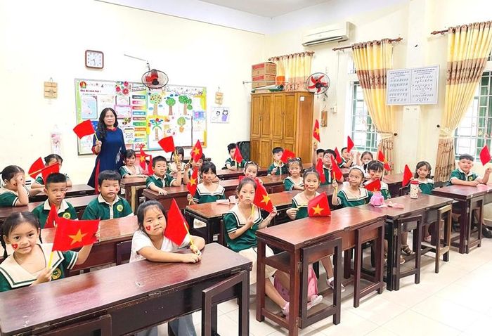 Học sinh tựu trường chuẩn bị năm học mới