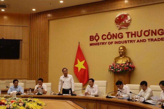 Đồng chí Trần Quang Huy, Vụ trưởng Vụ Tổ chức cán bộ, Phó Chủ tịch Thường trực Hội đồng Thi đua - Khen thưởng Bộ Công Thương phát biểu tại hội nghị - Nguồn: Ban Thi đua - Khen thưởng Trung ương