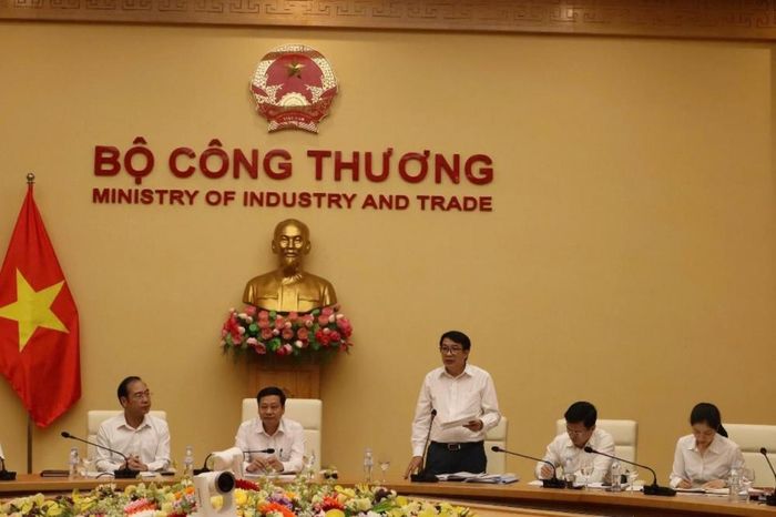 Đồng chí Nguyễn Văn Thuật, Trưởng phòng Pháp chế và Giải quyết khiếu nại, tố cáo, Ban Thi đua - Khen thưởng Trung ương công bố Quyết định kiểm tra - Nguồn: Ban Thi đua - Khen thưởng Trung ương