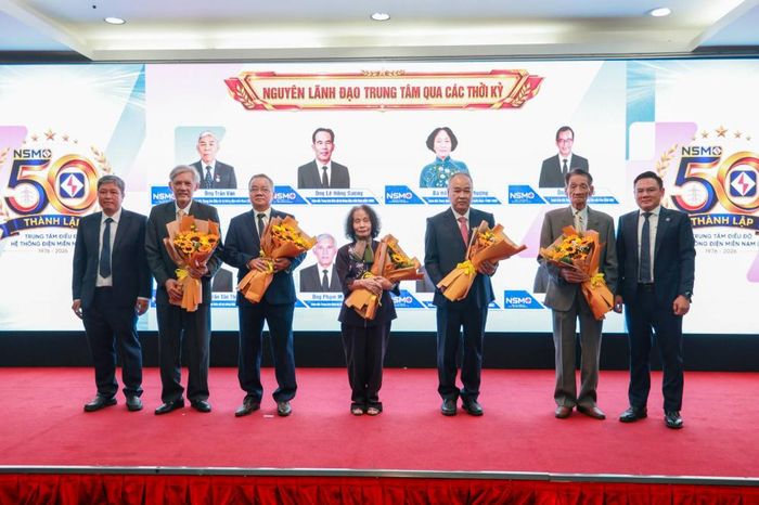 Trao quà vinh danh, tri ân các nguyên Lãnh đạo SSO qua các thời kỳ